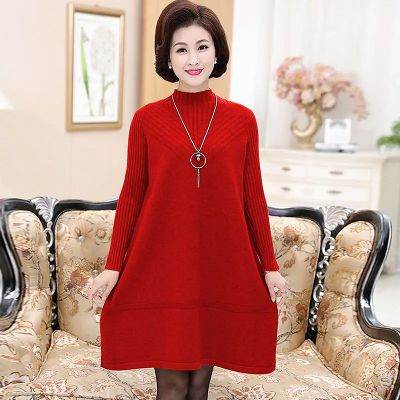Женское длинное трикотажное платье-свитер среднего возраста сезон осень-зима -