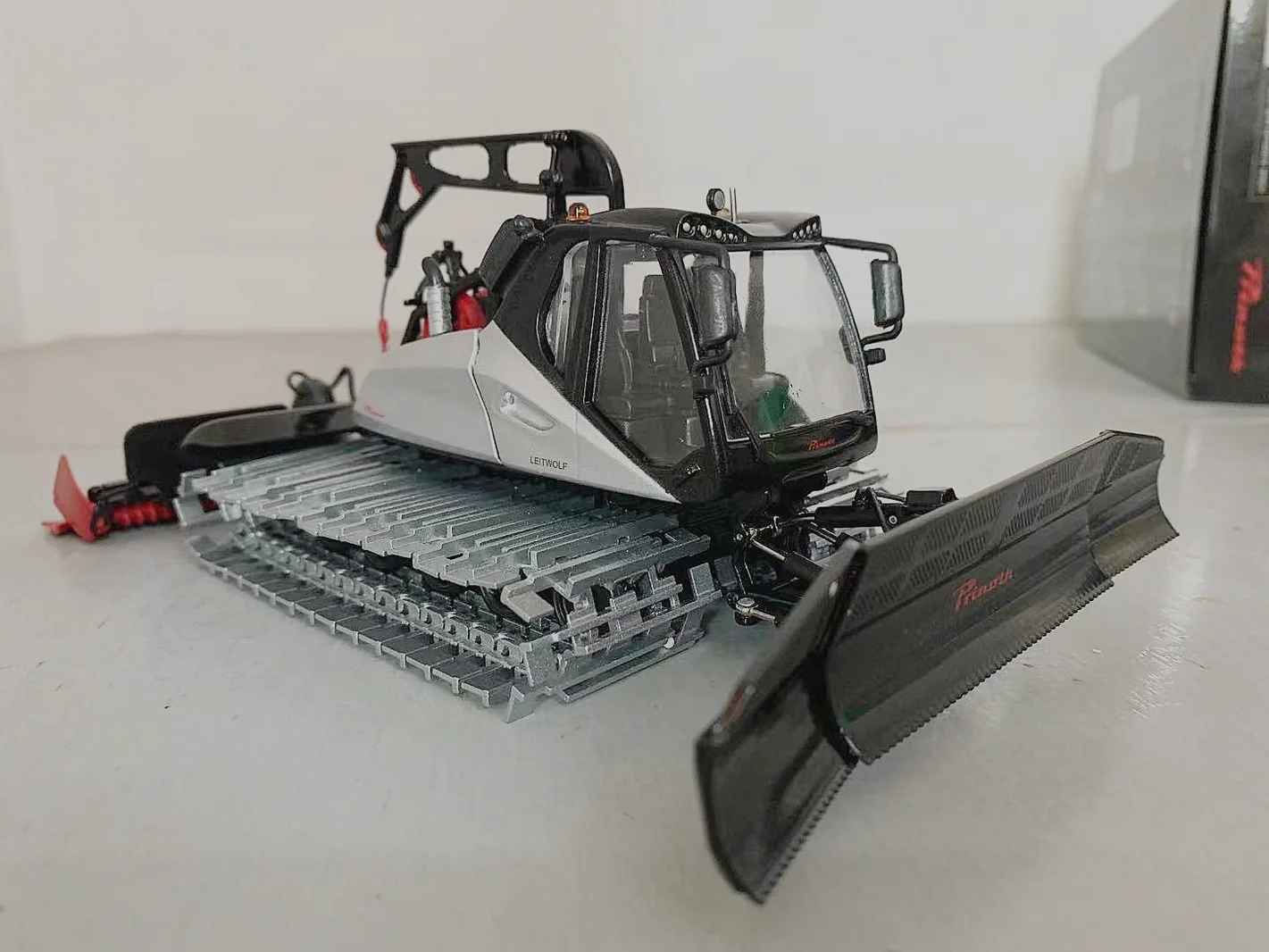 

ROS 1/43 Prinoth Leitwolf With Automatic Winch Diecast Model Collection Toy NEW