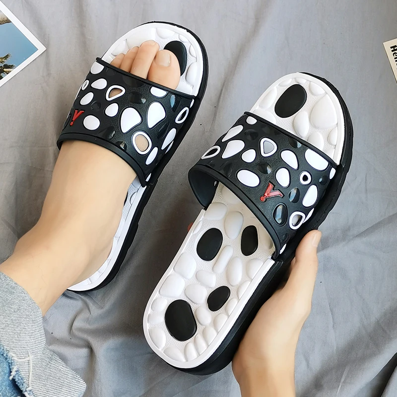 

2021 Summer Men Slippers Personalized Pebble Massage Sole Design Bathroom Hollow Out Home Living Room Wear Slides Men Shoes