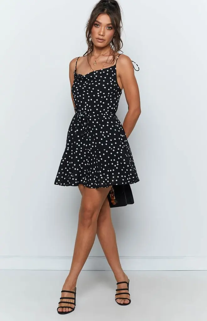 Женское платье в полоску с принтом зебры красное открытой спиной и