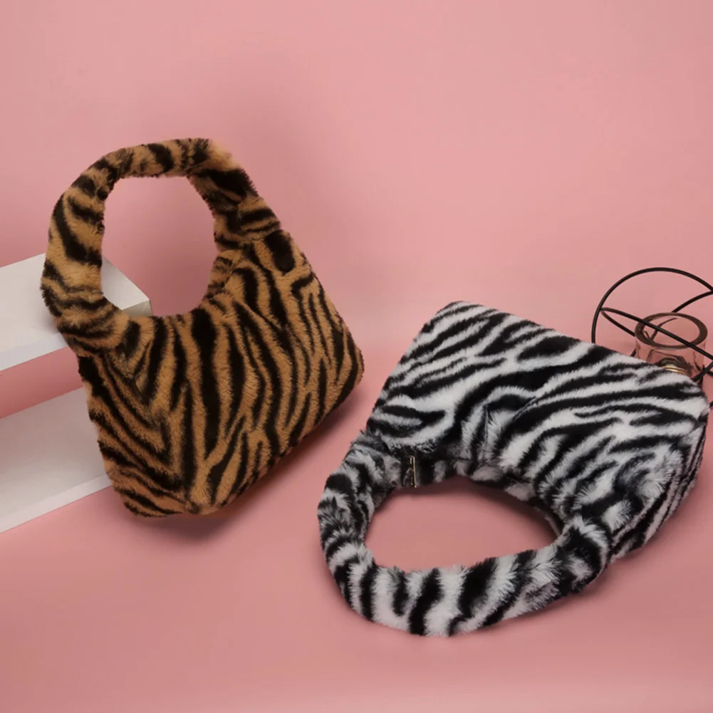

Winter Fashion Shoulder Bag Female Plush Handbag Animal Pattern Messenger Pouch Popular Simple Female Daily Bag