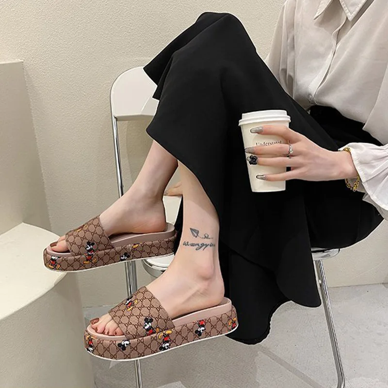 

Fashion Casual One-line Sandals 's New Summer 2021 Wear Large Thick Bottom Cartoon Women Slippers Slides Cotton Fabric Rubber PU