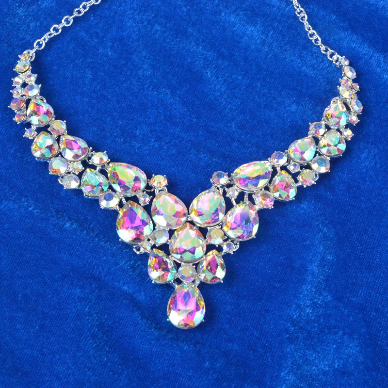 Женский ювелирный комплект из колье и серёг с серебряным кристаллом | Украшения