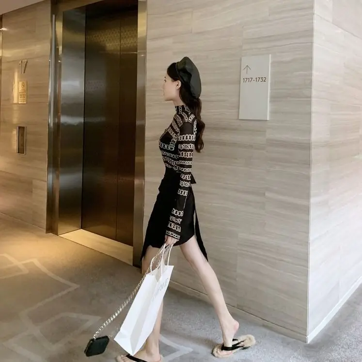 

Sexy and versatile, slim and retro printed long sleeve stand collar bottomed T-shirt, gauze thin top