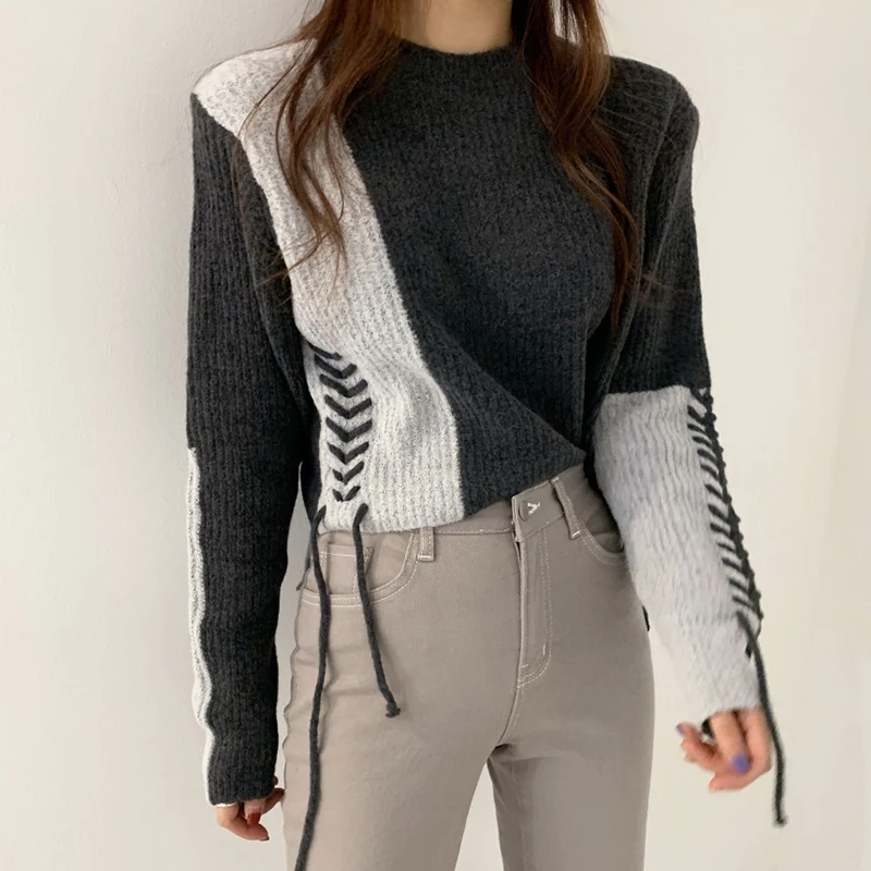 Женский трикотажный свитер в полоску с круглым вырезом и длинным рукавом |