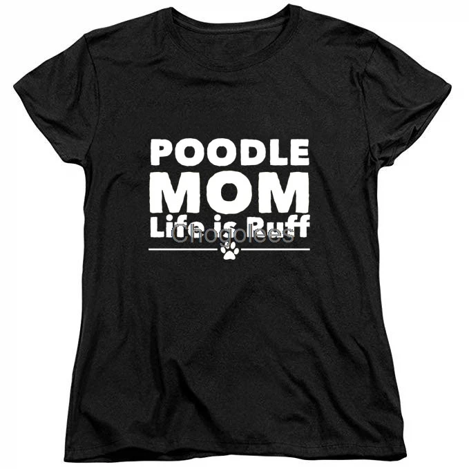 Стандартная кофта для пуделя занятая стандартной футболкой с принтом мам и букв