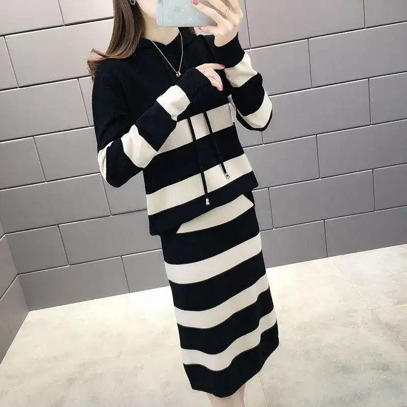 

Designer Vintage Knitt Skirt Set Women Sweet Hooded Collar Sweater Top + Casual Knitting Skirt Splicing Stripe Autumn 2piece Set
