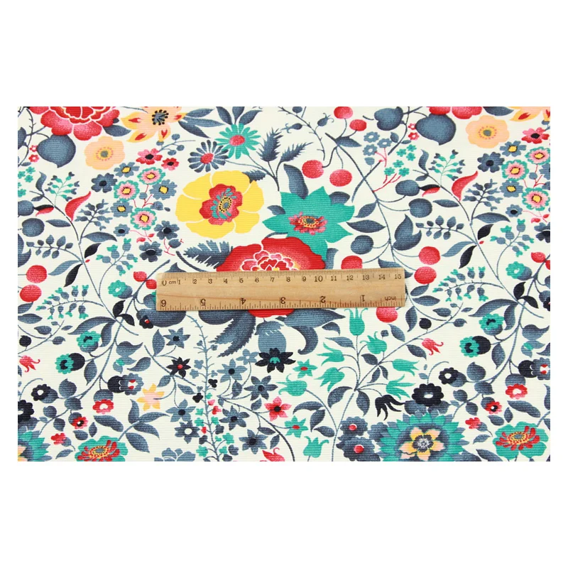 Полметра немного эластичные утепленные чистой хлопчатобумажной ткани с цветок в