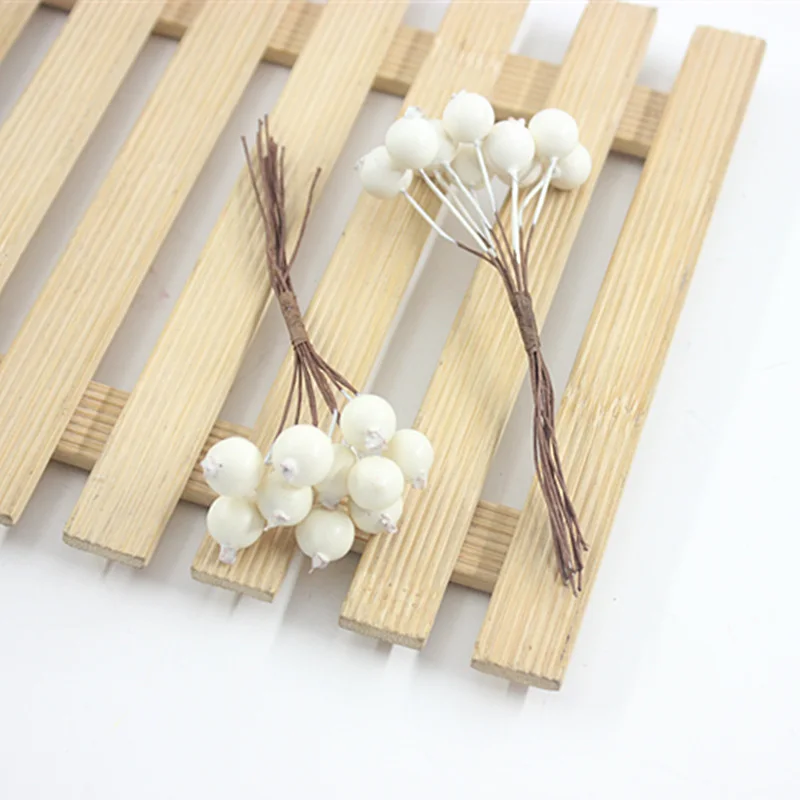 Milky white 10 шт мини пластиковые искусственные ягоды небольшая футболка с вишневым принтом фруктов ручной работы материал вспомогательного оборудования DIY Подарочная декоративная коробка - Цвет: Milky white
