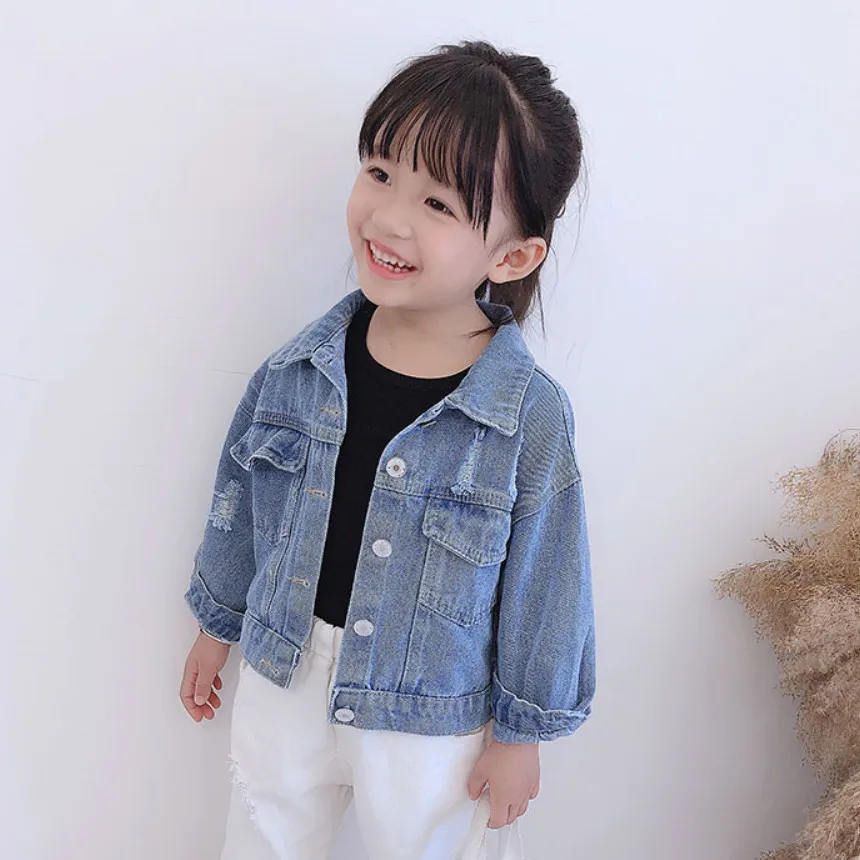 Детская джинсовая куртка с цветочной вышивкой на весну/осень