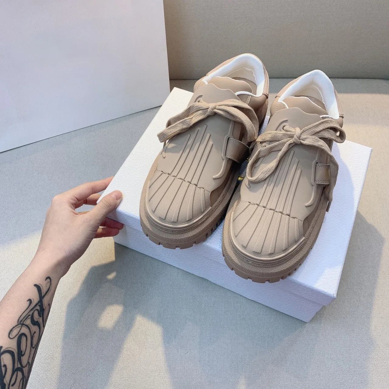 

Новинка 2021, модные женские кроссовки, роскошная обувь