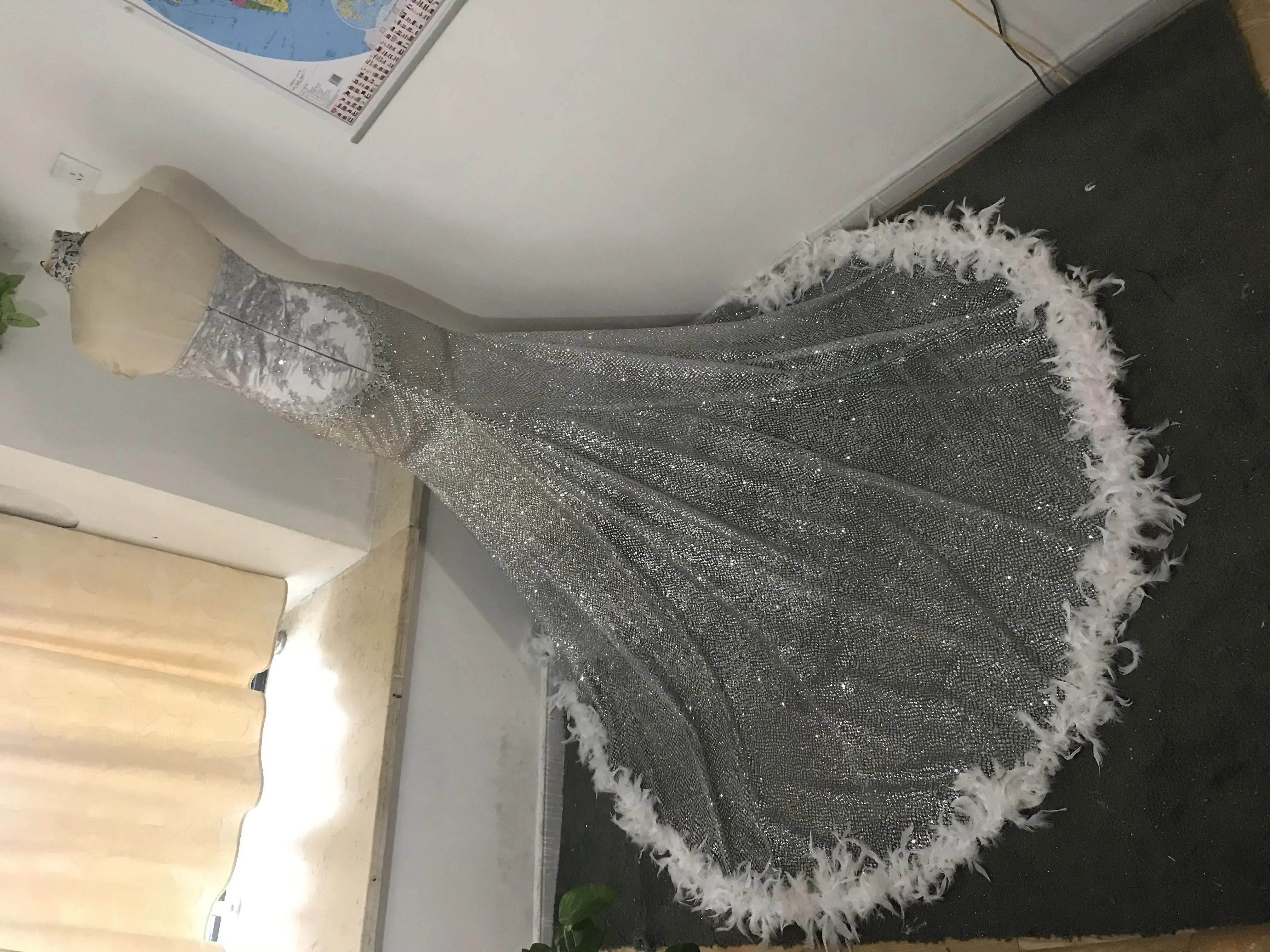 Customized Rhinestones White Feather Dress Lady Birthday Celebrate Dress Nightclub Party Singer Costume Sexy Crystals feather (art.: 3920cc01ff8b6) - 3920cc01ff8b6