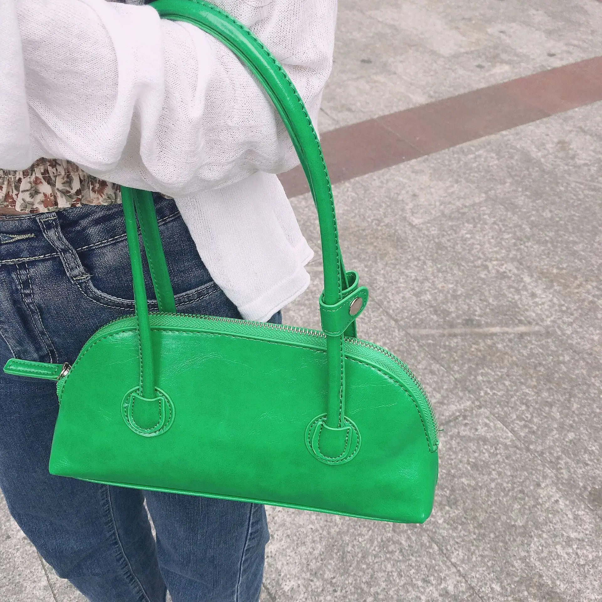 

2021 New Candy Color Restoring Ancient Ways of Oil Wax Skin Baguette Package Leisure Joker Long Handle One Shoulder and Package