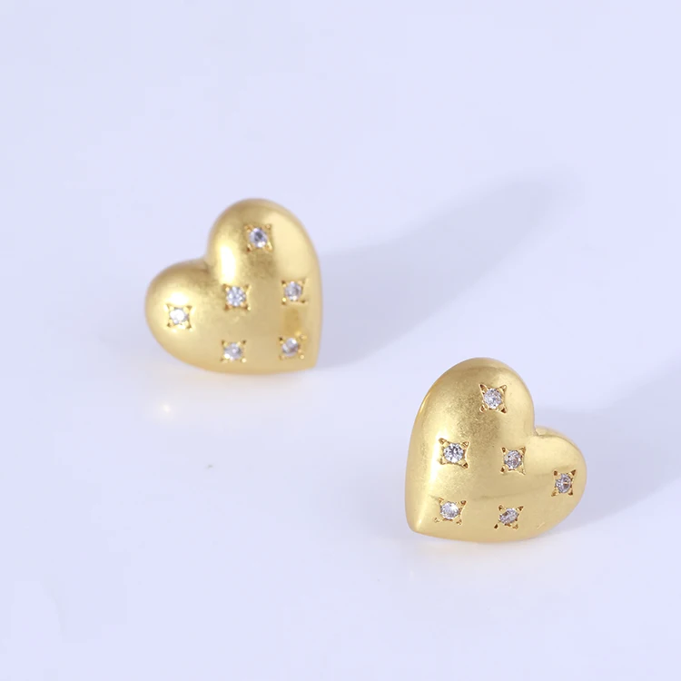 

Stylish retro gold three-dimensional love shape set zircon ear nails