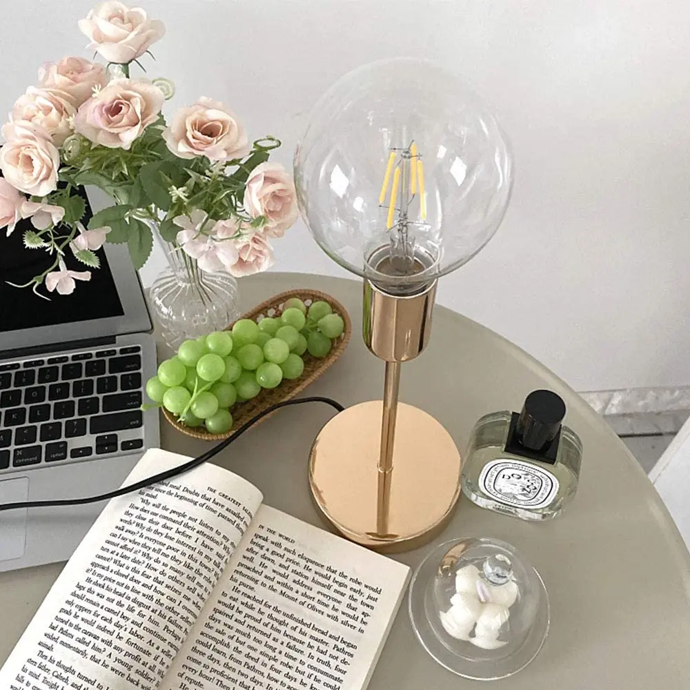 Прикроватная лампа для спальни Золотая современная простая модель комнатный