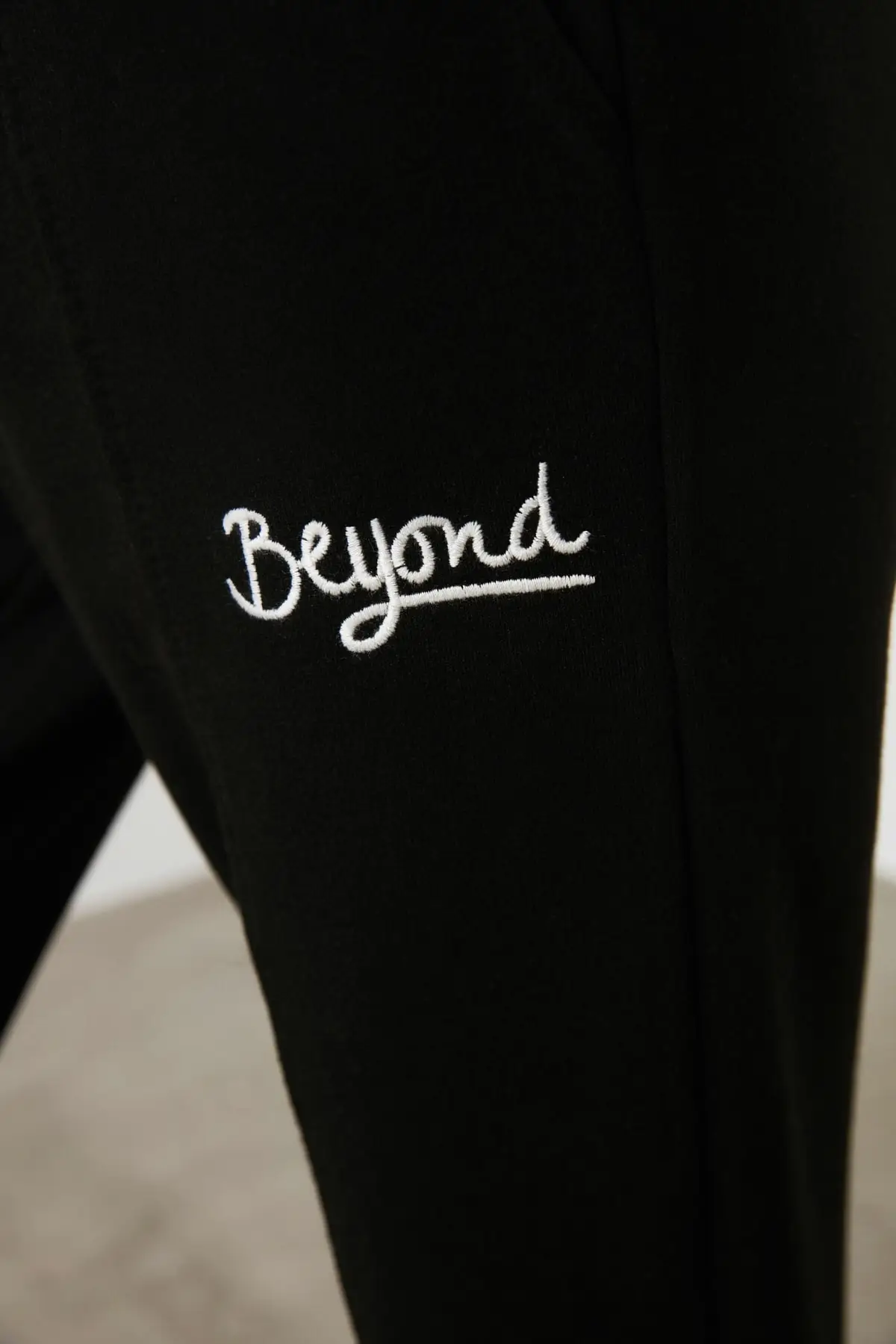 Трикотажные спортивные штаны с вышивкой TWOAW21EA0049