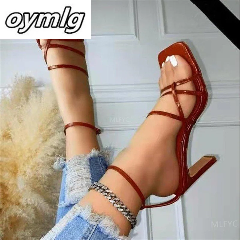 

Новинка 2022, пикантные сандалии из лакированной кожи на высоком каблуке-шпильке, женские летние универсальные сандалии с ремешком и пряжкой ...