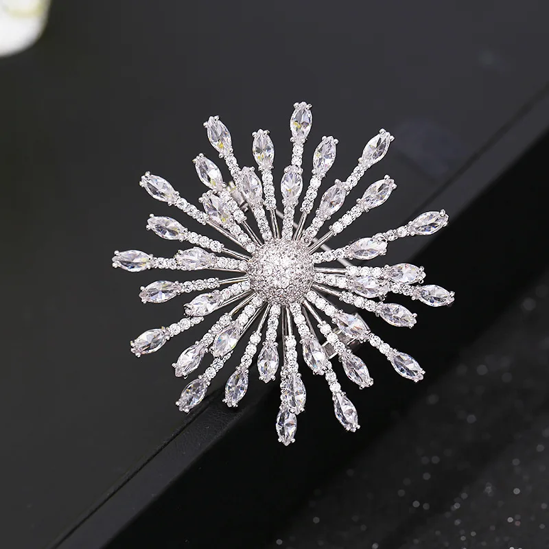 

Fashion Classic Snowflake Christmas Brooch For Man and Women Coat Accessories Sparkling Cubic Zirconia clasp for cardigan