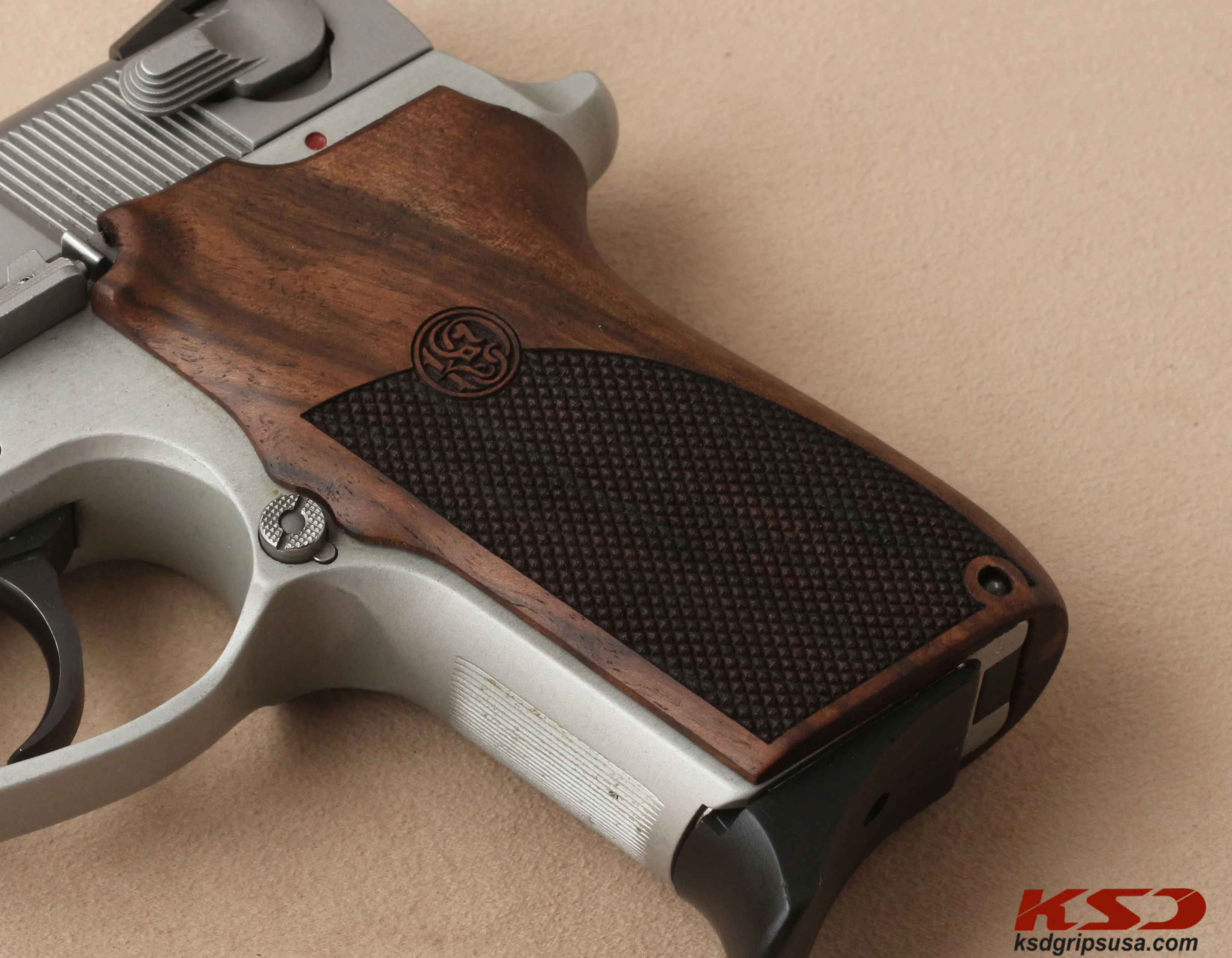 

Ksdгрипсы бренда для Smith Wesson 6906 орех