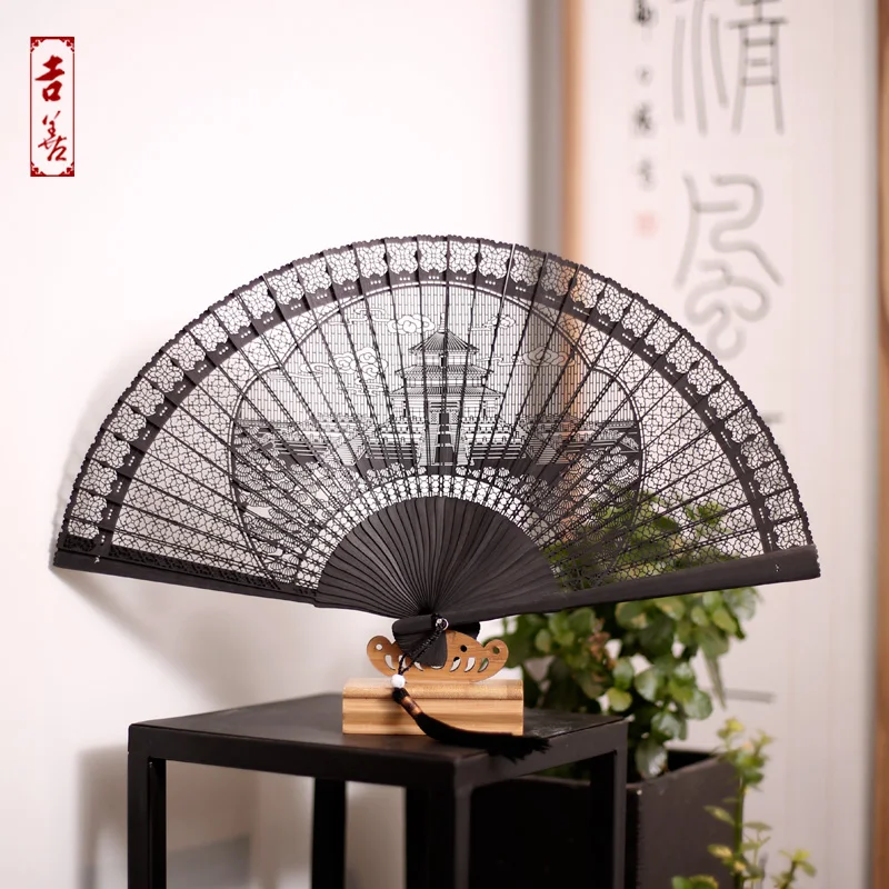 

7 inch full bamboo fan Chinese folding fan abroad gift fan hollow fan Suhang sandalwood craft fan gift box Wedding Fan 2021