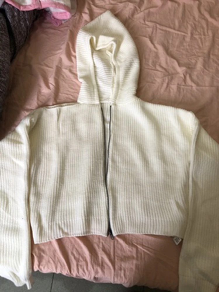 Женский вязаный кардиган с открытыми плечами белый крючком длинным рукавом