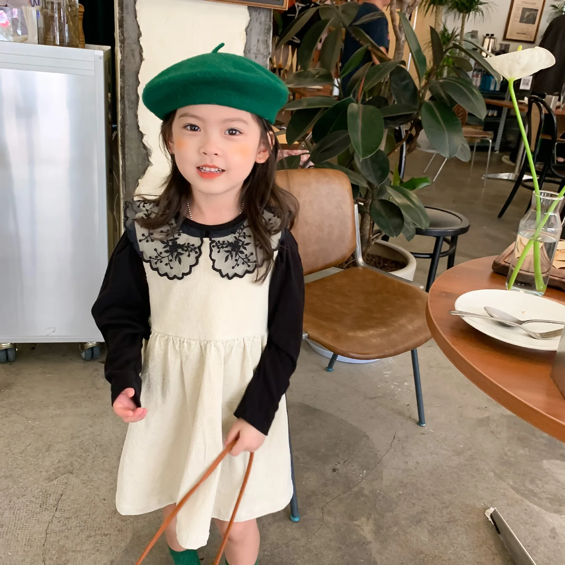 

Autumn 2021 Kids 2pcs Clothing Set Fashion Girls' corduroy vest skirt + lace bottoming shirt