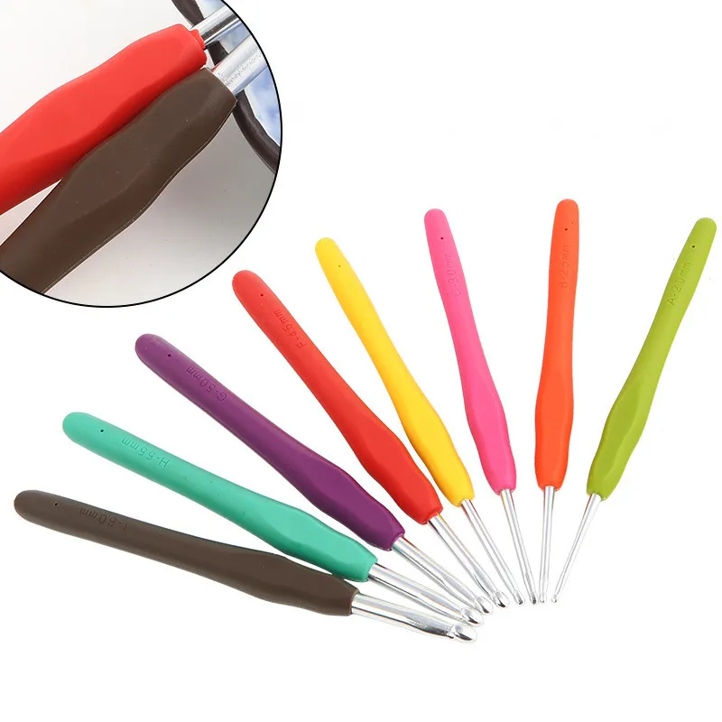 

1PCS Crochet Hook Ergonomic Handles Comfortable Grips Crochet Needles Yarn Weave Knitting Needles Random Color Wool Needle