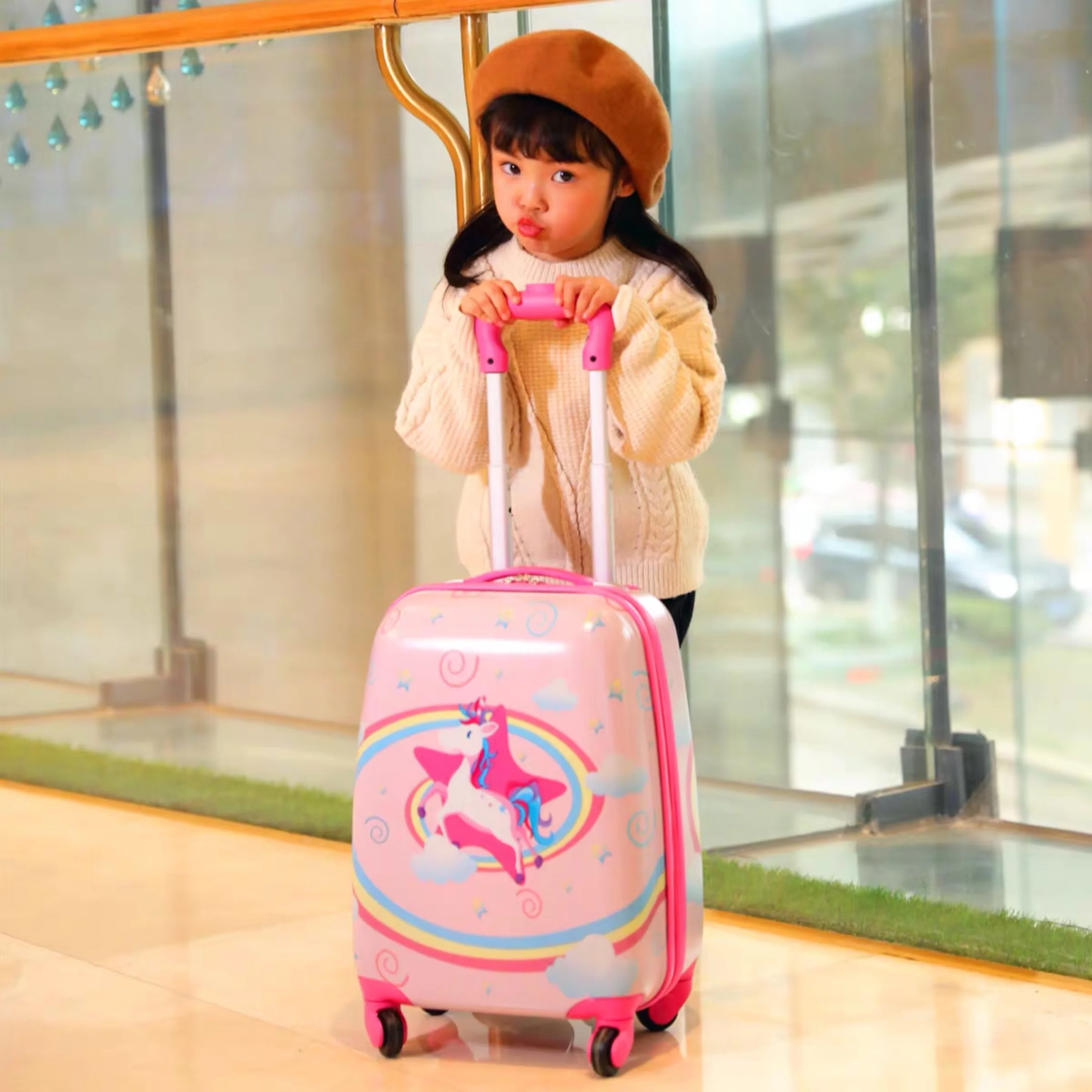 Детский набор багажных чемоданов на стильная футболка с изображением персонажей