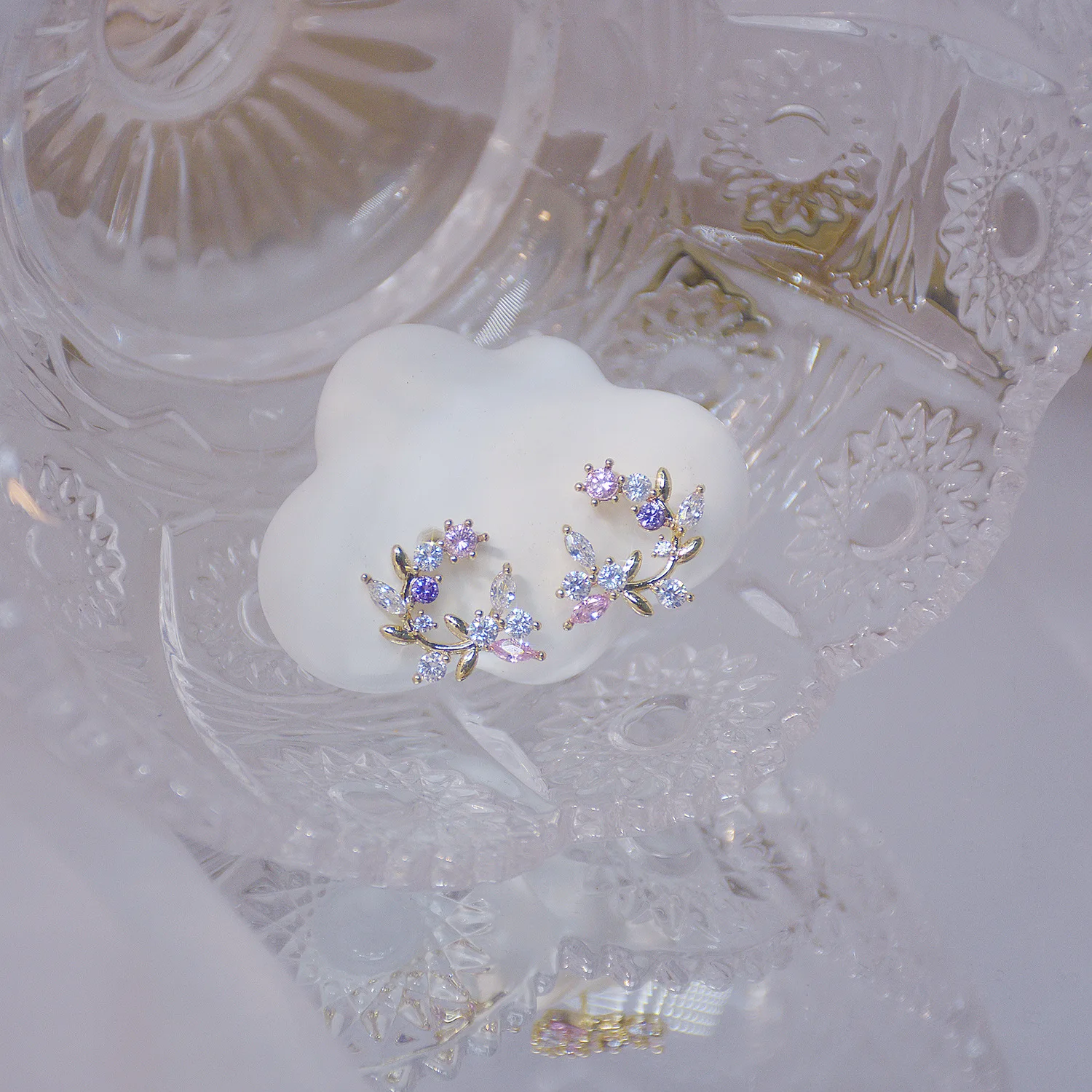 

Luxury Tiny CZ Korean Flower Earrring For Women Exquisite Round Zircon 925 Silver Hollow Stud Earring Wedding Pendant Gift