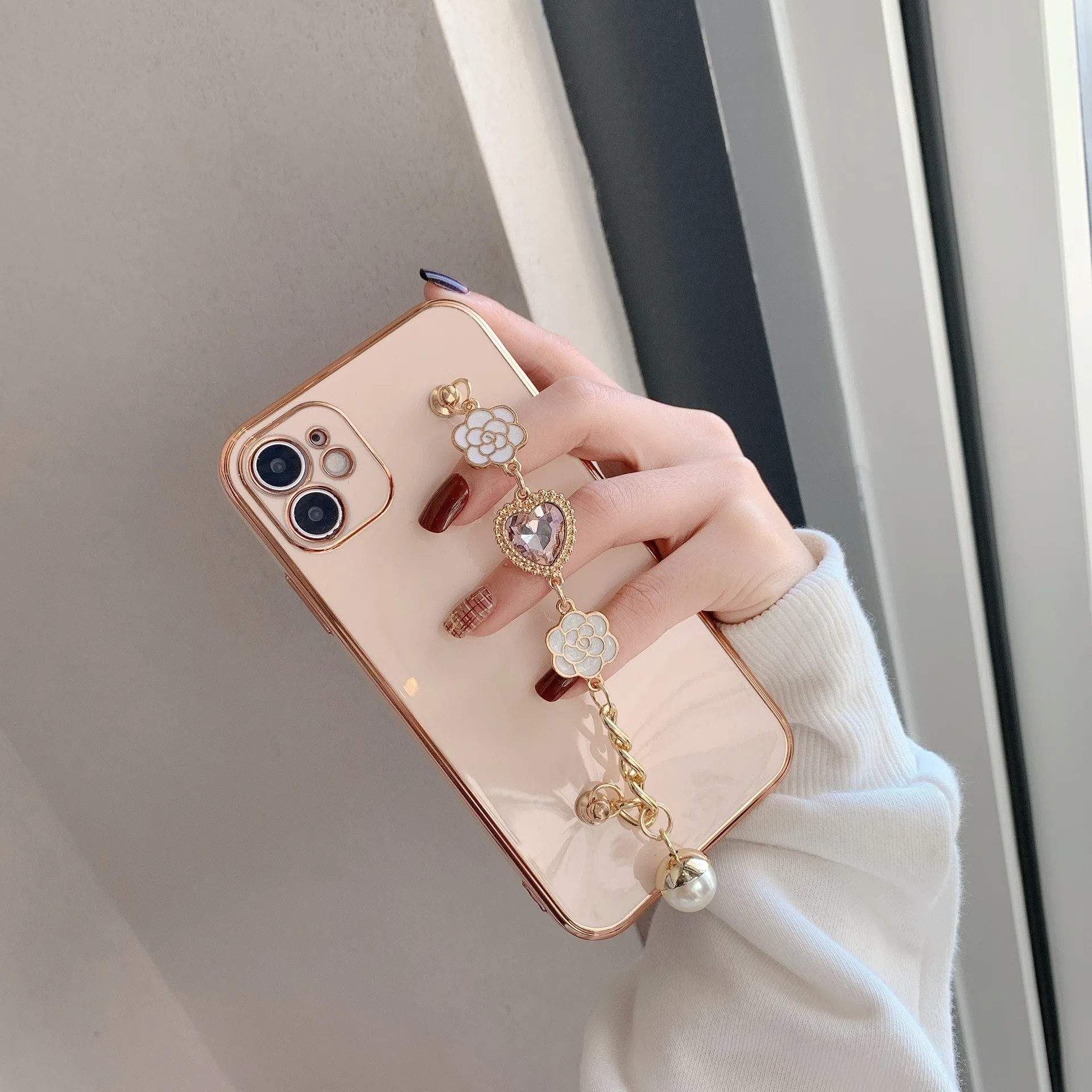 

With Camellia Bracelet Funda for IPhone 11 Pro Electroplated Phone Case for 11Promax Straight Side Chain Xs 7 8 Plus Soft Shell
