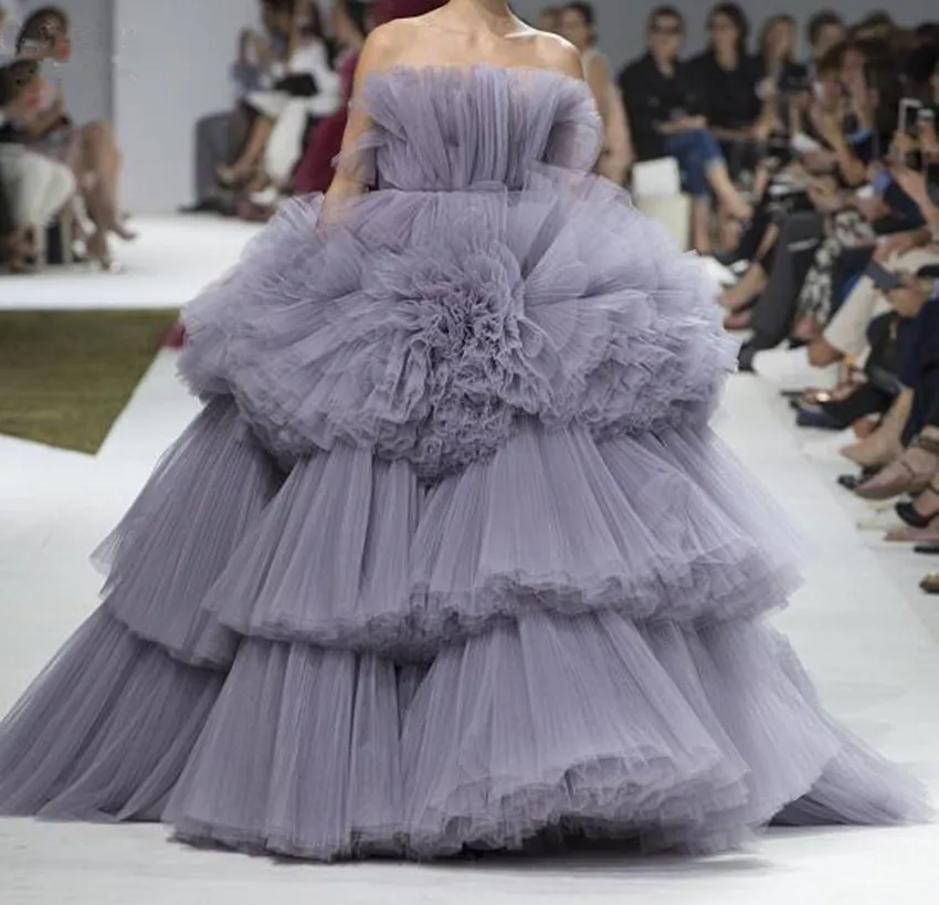 Шикарные серые пышные многоярусные фатиновые вечерние платья 2020 модные оборки с