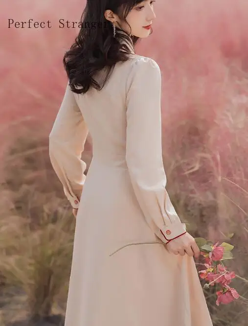 Женское длинное платье с цветочной вышивкой круглым воротником и длинным