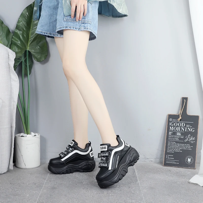 Женские кроссовки из искусственной кожи на высоком каблуке красные или белые