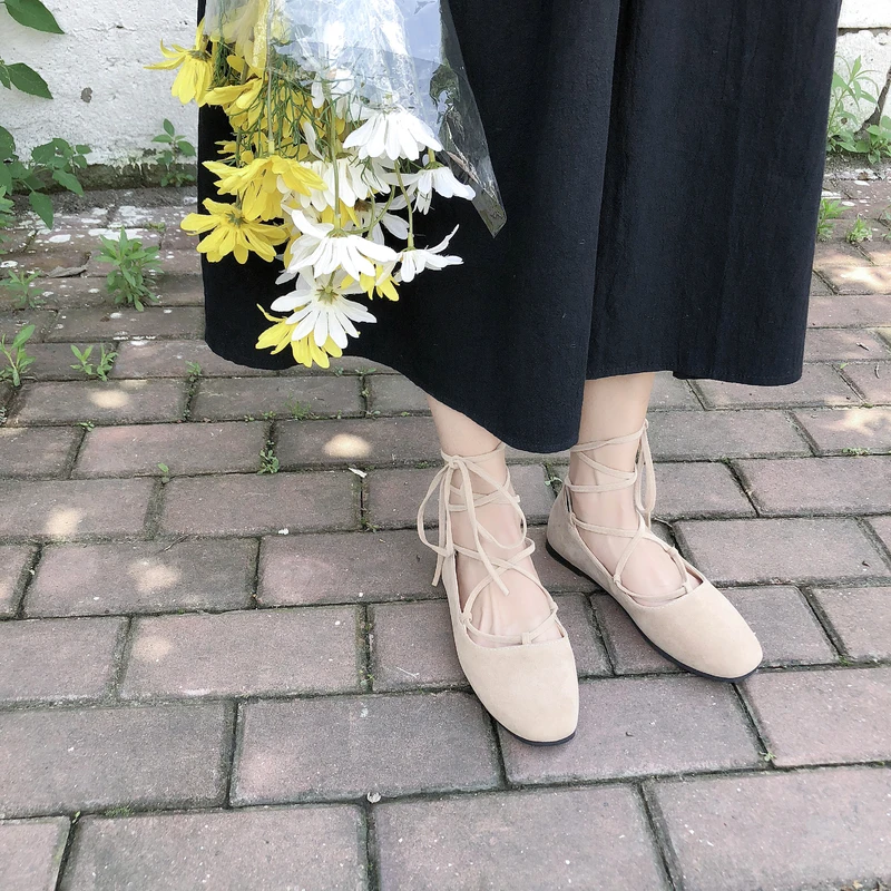 Женские туфли на плоской подошве лоферы карамельных цветов без застежки балетки