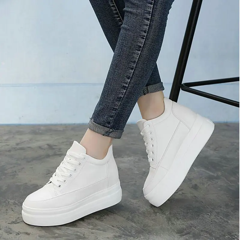 

Кроссовки женские из искусственной кожи, увеличивающие рост, на танкетке, дышащие, белые, на каблуке 7 см, 365