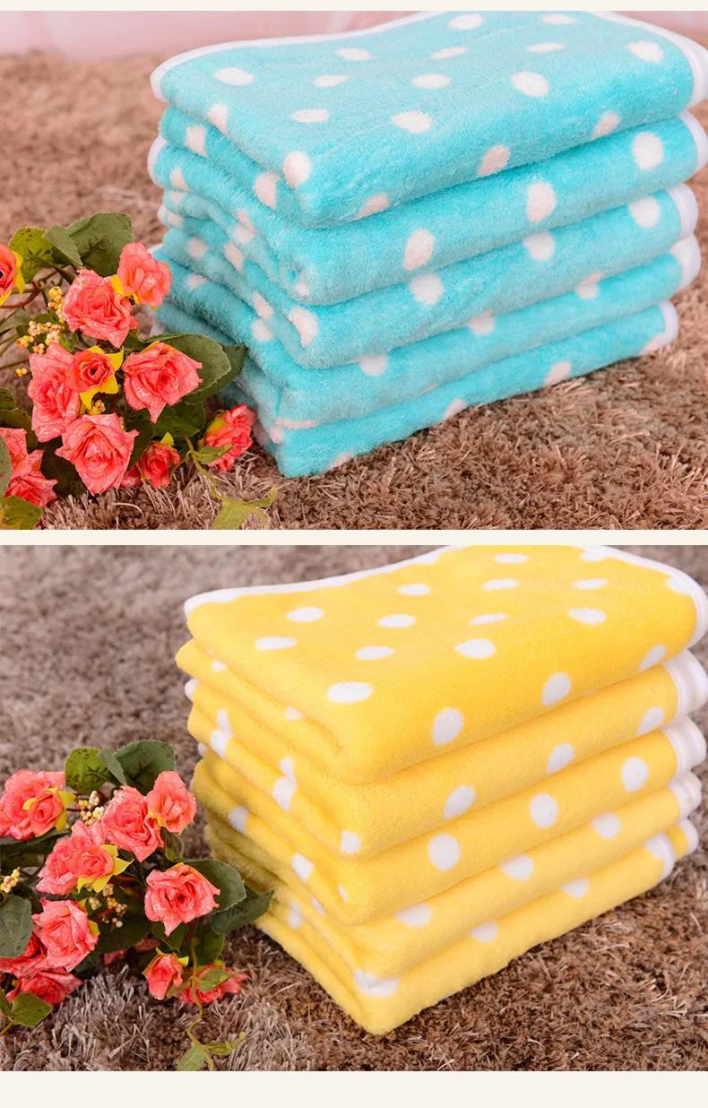 Разноцветные волнистые одеяла не могут позволить себе из кораллового флиса