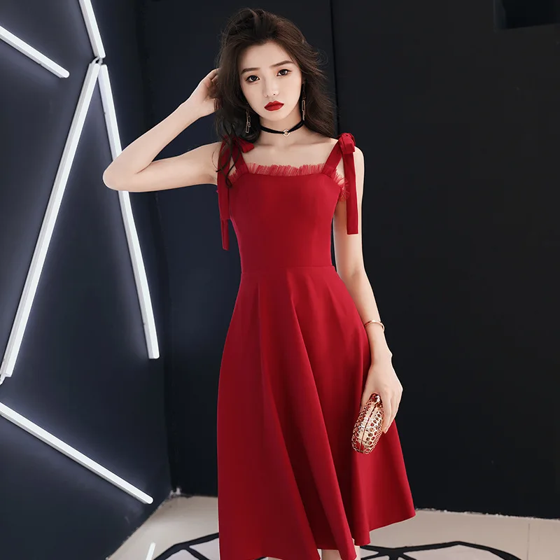 

Women Burgundy Exquisite Banquet Gown Sweet Bow Ruffles Trim A-Line Dresses Elegant Spaghetti Strap Formal Party Dress