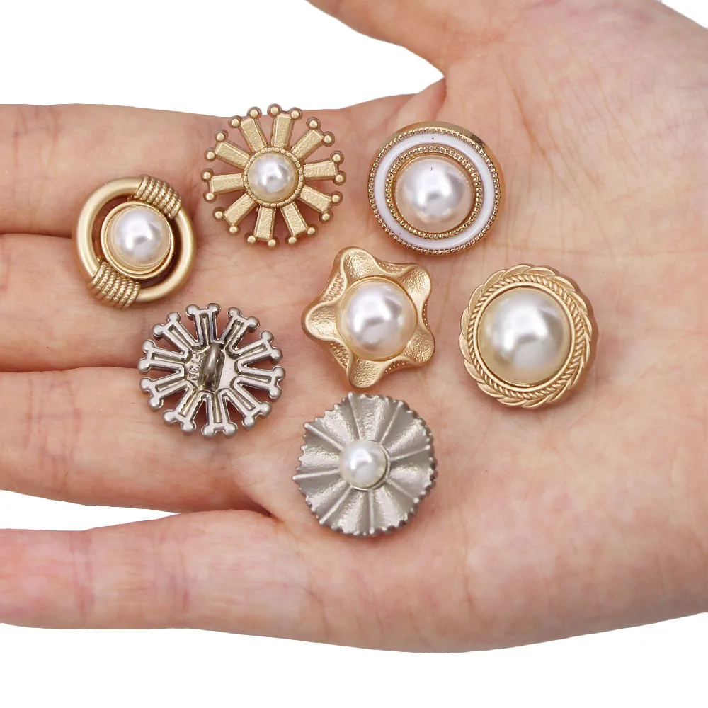 5 шт. с перламутровыми пуговицами золотого и серебряного цвета металлическими