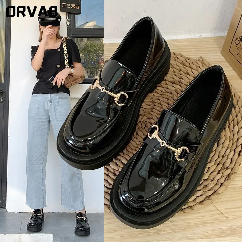 Кроссовки женские из лакированной кожи Повседневная тонкая обувь на массивной