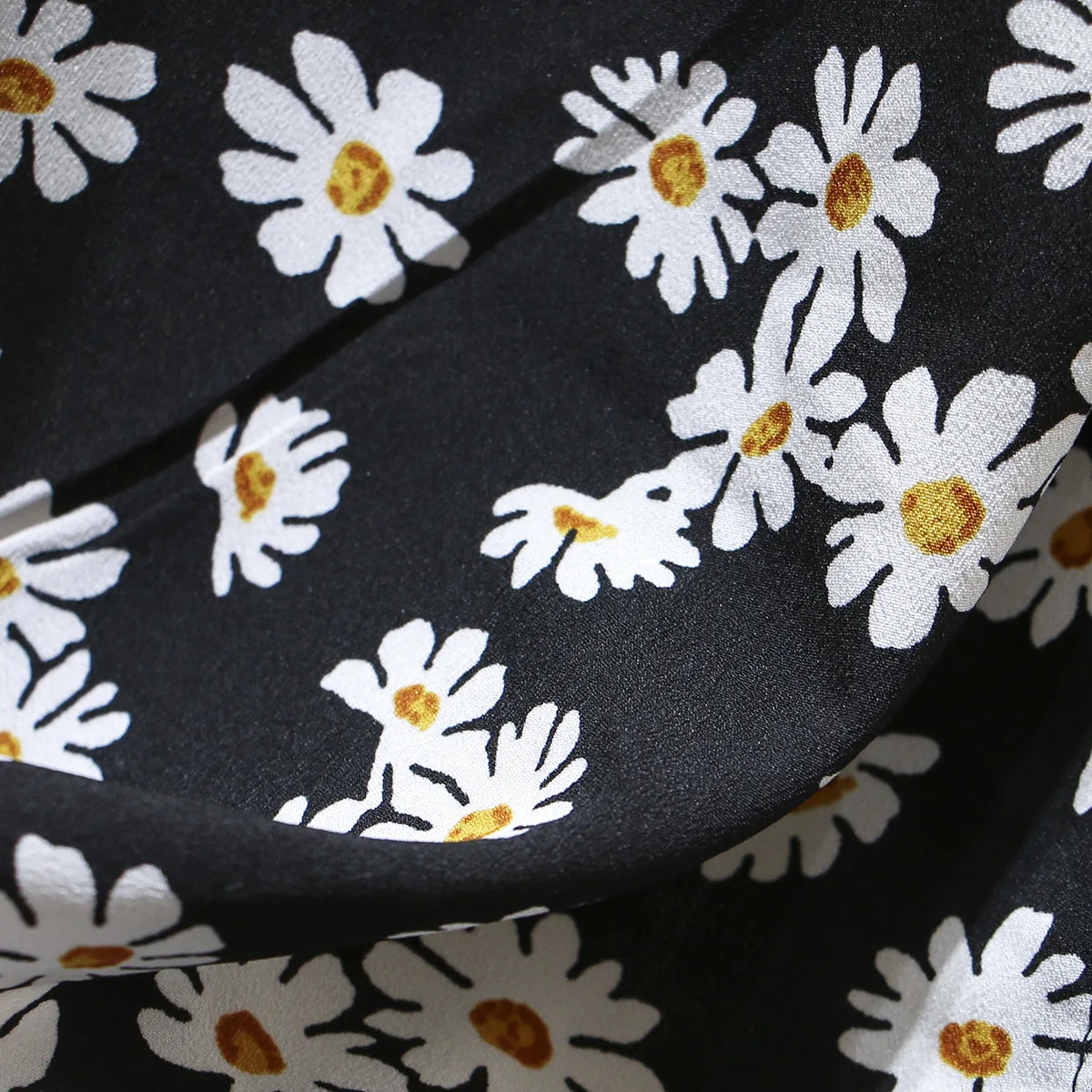 Женское летнее платье женское цельнокроеное на бретельках с ромашками модное