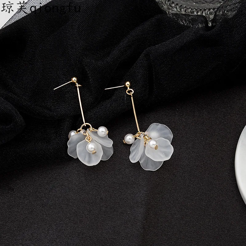 

Silver Needle Japan and South Korea Transparent Petal Earrings Forest Fresh Girl Three-dimensional Daisy White Flower Earrings