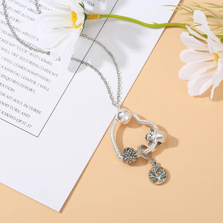 Женское колье с подвеской в виде сердца серебряного цвета | Украшения и