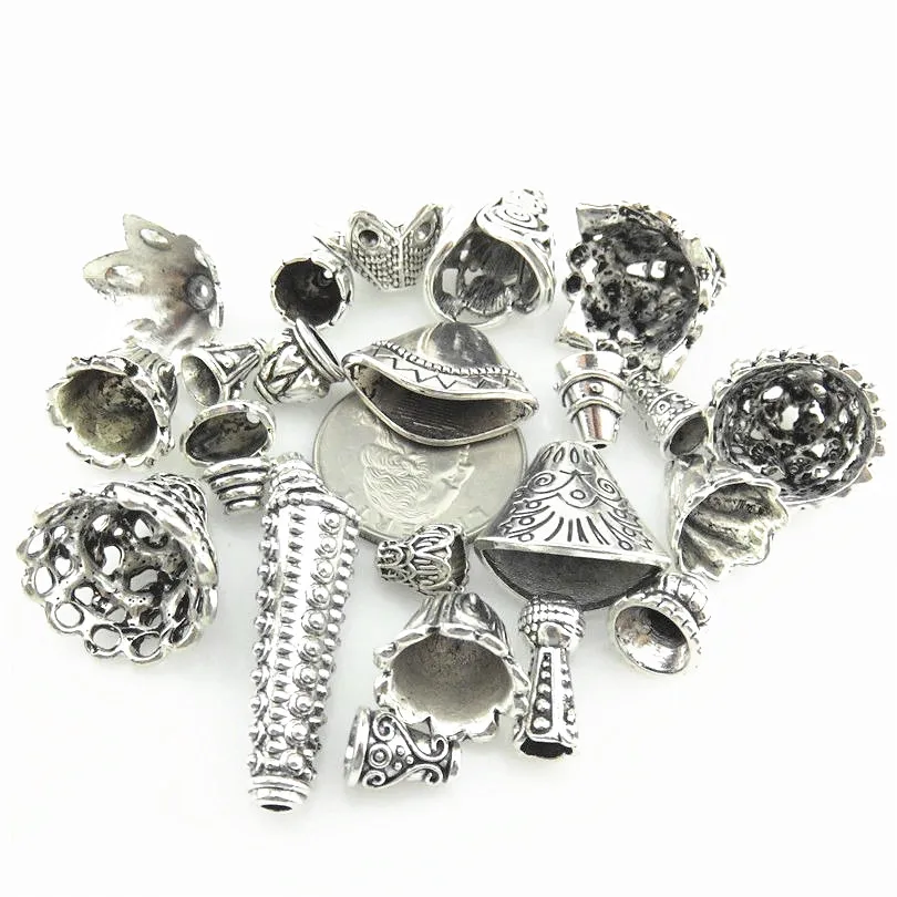 Этнический варизированный цветочный узор шармы в форме сердца рыбьи листья