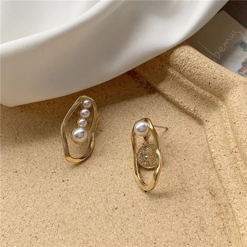 Серьги-гвоздики женские винтажные Асимметричные золотистые металлические