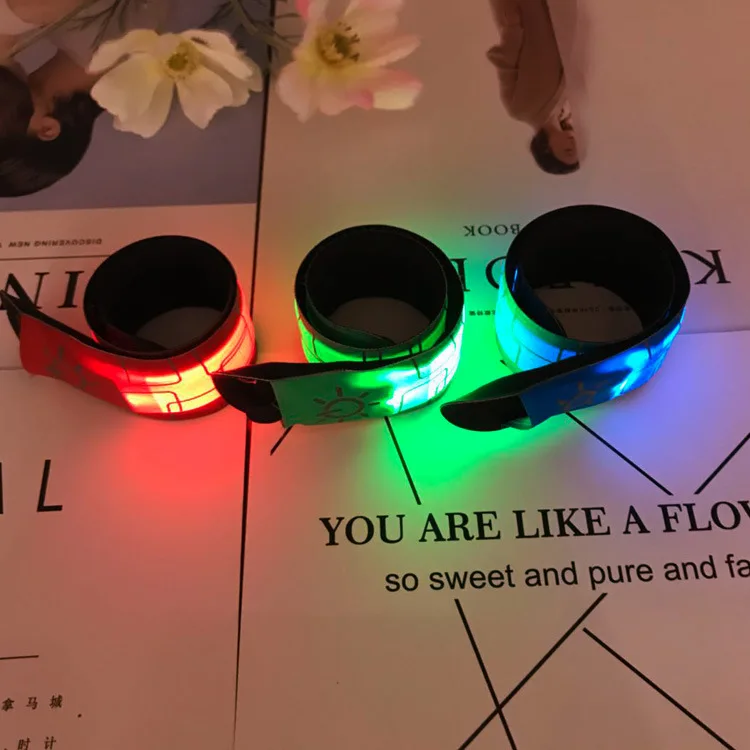 

Christmas LED Luminous Pats Circle, 35cm,Children's New Year Gifts, Holiday Party Role-playings Props, Nightclubs, Bars Cool Toy