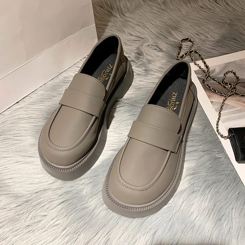 

Женские мокасины на плоской подошве, Осень-зима 2021