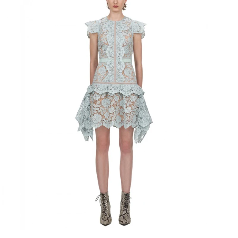 Женское мини платье с коротким рукавом светильник голубое кружевное