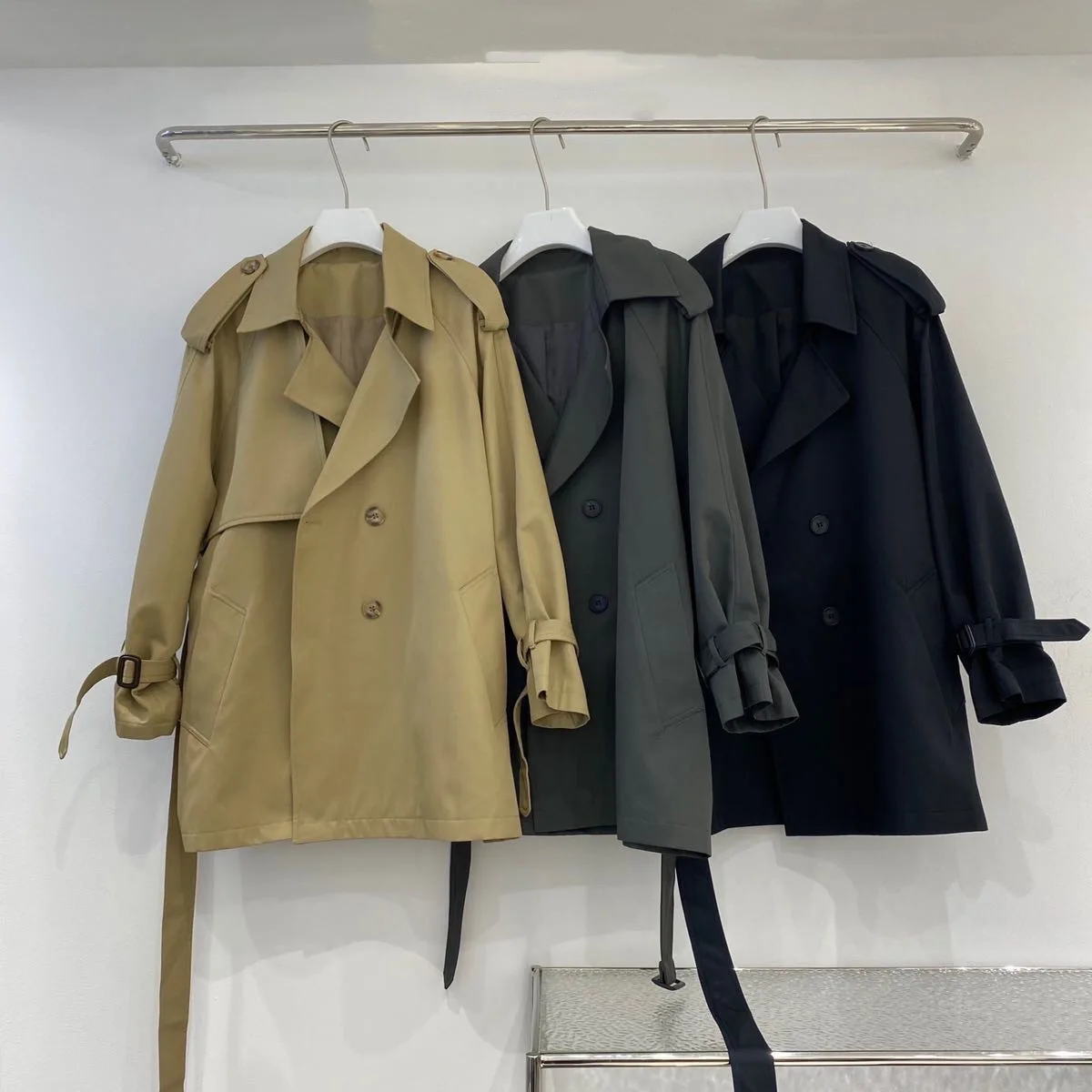 

2020 New Temperament Fashion Short Trench Coat (with Belt)