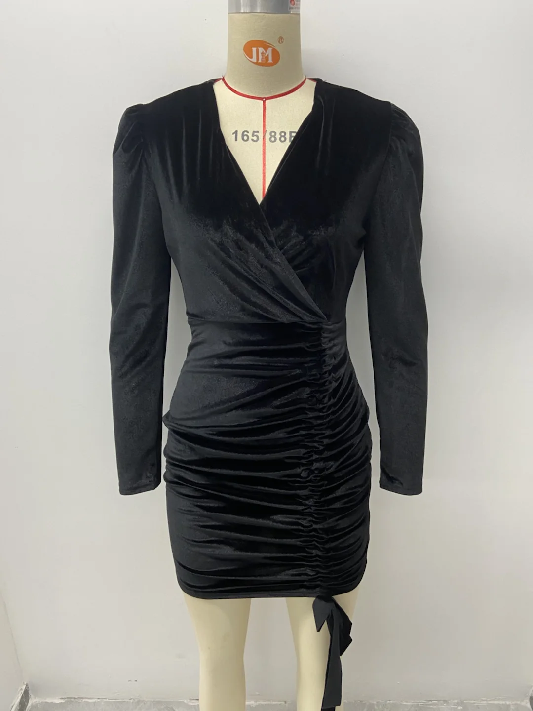 Женское вечернее платье однотонное с V-образным вырезом длинными