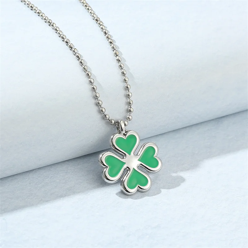 

Tokyo Revengers Hinata Tachibana Necklace Anime Four Leaf Clover Pendant Necklace Character Cosplay Chain for Woman Girl Jewelry